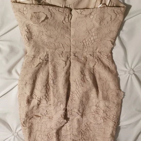 BCBG MaxAzria - Picture 5 of 6